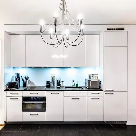 Апартаменты Boutiqueluxury Balcony Ac Downtown